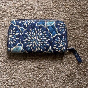 Retired Vera Bradley Quilted Wristlet Wallet Petal Splash Pattern